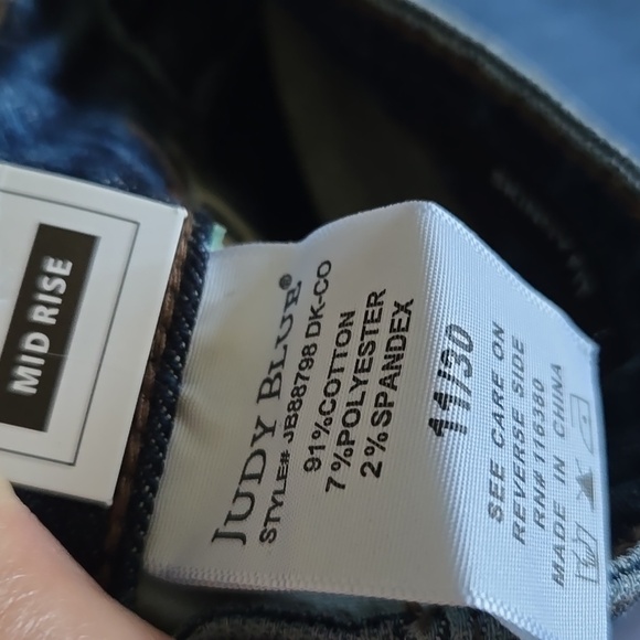 Judy Blue Distressed Skinny Jeans Blue Distressed with Tummy Control sz 11 - Picture 6 of 6